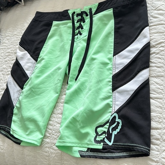 Fox youth size 7 sports shorts with zip pocket, lime, green, and black-white - Picture 2 of 13